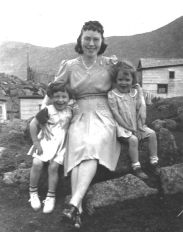 184: l-r Ellen Rose, Mollie McCarthy, Mary Reddy. (circa 1940) [courtesy of Mary (Reddy) King]  - Ellen daughter of William Rose &amp;amp; Rita Carroll; Mary daughter of Michael Reddy &amp;amp;  Elizabeth Moore; Mollie daughter of James McCarthy &amp;amp; Julia Reddy